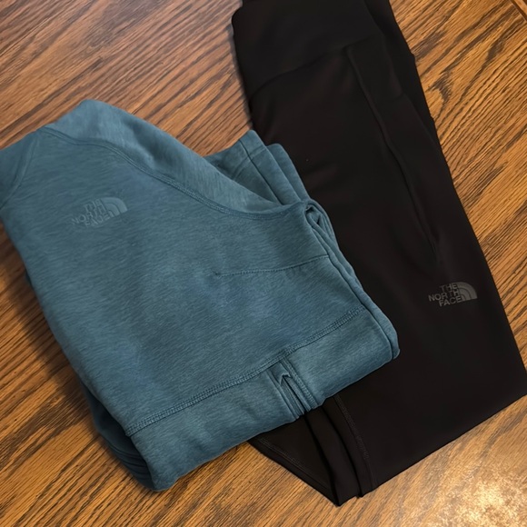 The North Face Black and Blue Leggings for Active Comfort - Picture 1 of 5